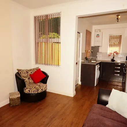 Rent this 5 bed apartment on Westbrook Bank in Sheffield, S11 8YH