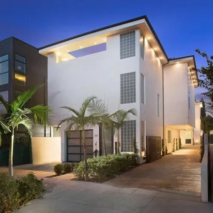 Image 1 - 8299 Rosewood Avenue, Los Angeles, CA 90048, USA - House for sale