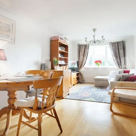 Rent this 2 bed apartment on Kingfisher Court (1-16) in 15 Queensmere Road, London