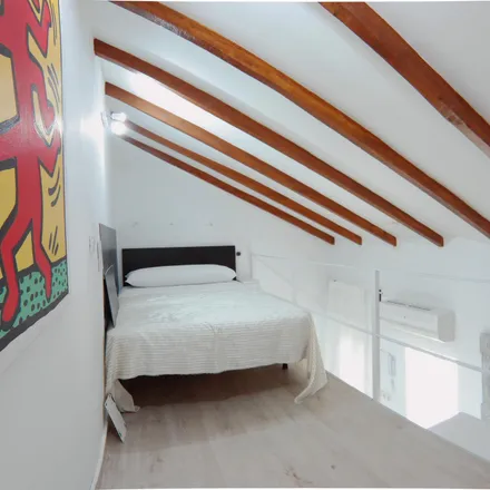Rent this 8 bed room on Madrid in Agencia Tributaria - Administración de Villaverde-Usera, Calle de los Almendrales