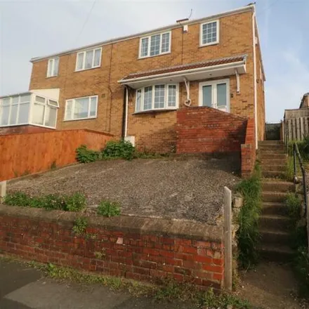 Buy this 3 bed duplex on Castle View in Edlington, DN12 1BF