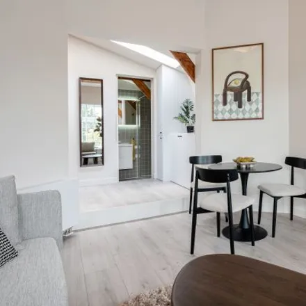 Rent this 3 bed apartment on Laan van Nieuw Oosteinde 21B in 2274 EA Voorburg, Netherlands
