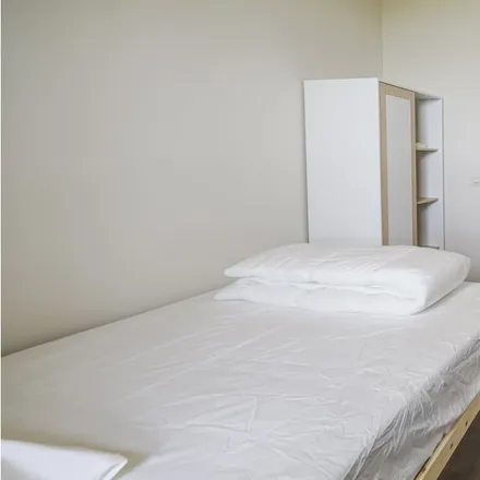 Rent this 4 bed room on Prof. Dr. I.C. Van Houteschool in Leusdenhof, 1108 CV Amsterdam