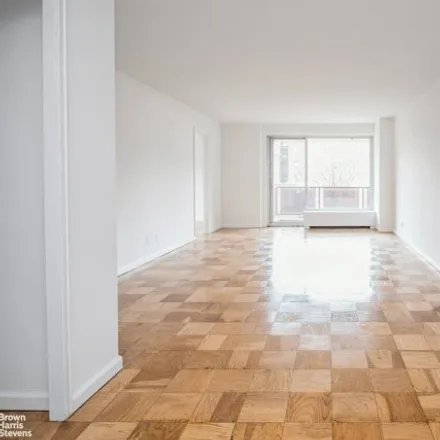 Image 7 - 110-11 Queens Boulevard, New York, NY 11375, USA - Apartment for sale