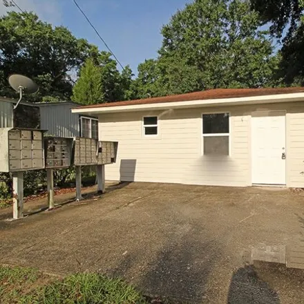 Rent this 3 bed house on 1281 Remount Road in Charleston Farms, North Charleston