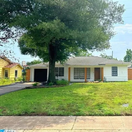 Rent this 2 bed house on 1873 West 12th Street in Houston, TX 77008