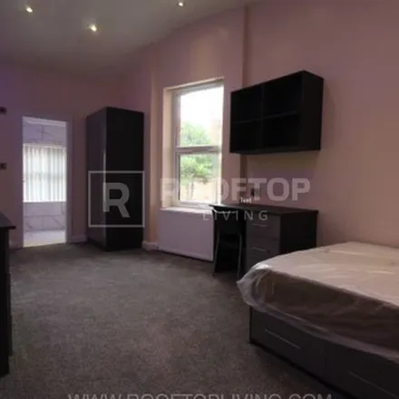 Rent this 8 bed townhouse on Regent Park Terrace in Leeds, LS6 2AX