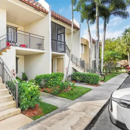 Buy this 2 bed condo on 418 Lakeview Drive in Weston, FL 33326