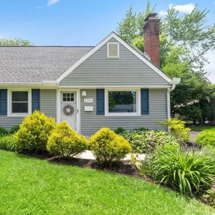 Buy this 3 bed house on 2151 Cranford Road in Upper Arlington, OH 43221