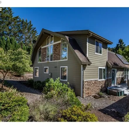 Buy this 4 bed house on 385 Chinkapin Ct in Roseburg, Oregon