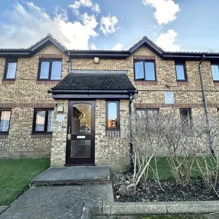 Buy this 1 bed apartment on 40 Parkgate Road in North Watford, WD24 7BP