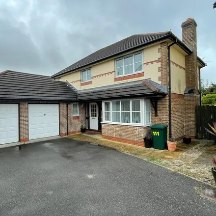 Rent this 5 bed house on Century Close in Cornwall, PL25 3UZ