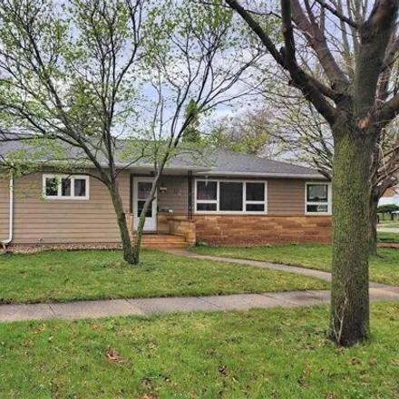 Buy this 4 bed house on 377 East Elm Street in Algona, IA 50511