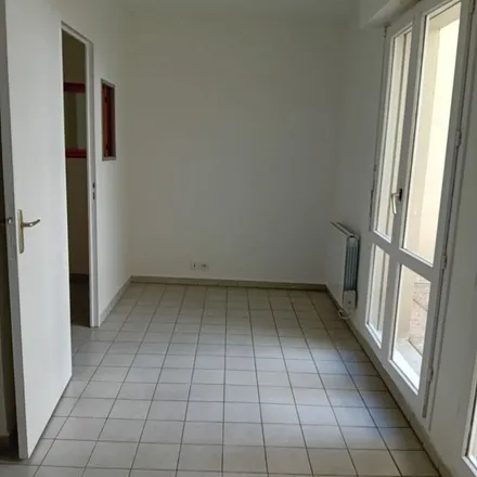 Image 7 - 1 Rue Burianne, 59300 Valenciennes, France - Apartment for rent