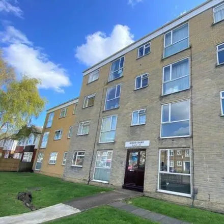 Buy this 1 bed apartment on Thicket Road in London, SM1 4QY
