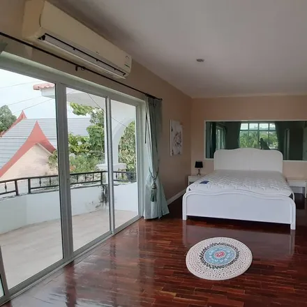 Rent this 5 bed house on Hua Hin in Phra Pokklao Road, Rai Nun