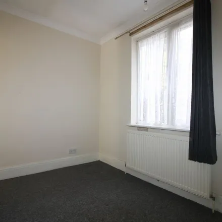 Image 7 - Oak Tree Dell, London, NW9 0AB, United Kingdom - Apartment for rent
