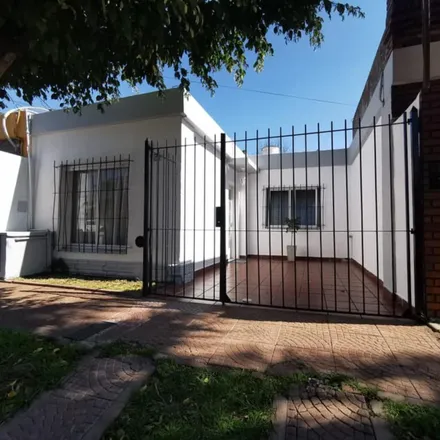 Buy this 2 bed house on Tucumán 2206 in Partido de Morón, Castelar