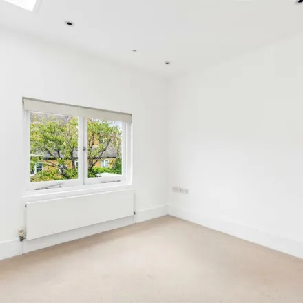 Rent this 3 bed apartment on 52 Vespan Road in London, W12 9QQ