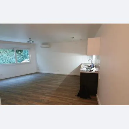 Rent this 2 bed apartment on 18 Rue Émile Zola in 69700 Givors, France