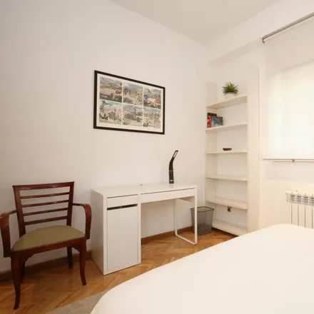 Image 2 - Centro de Salud Vicente Muzas, Calle Vicente Muzas, 8B, 28016 Madrid, Spain - Apartment for rent