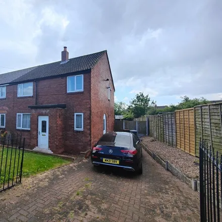 Rent this 3 bed duplex on Cornwall Crescent in Rothwell, LS26 0RA