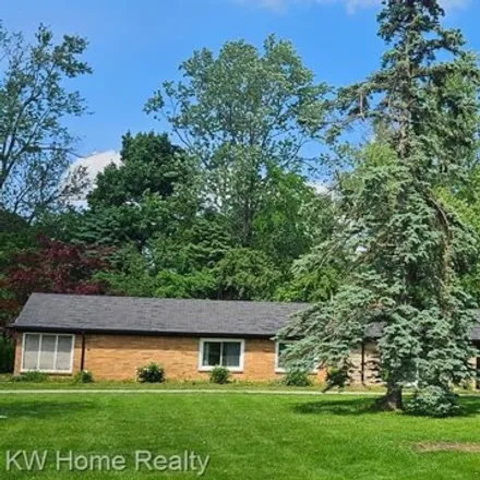 Buy this 3 bed house on 88 Marlborough Drive in Bloomfield Township, MI 48302