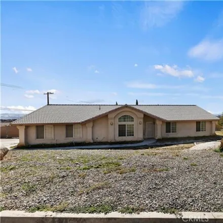 Image 2 - 16163 Viho Road, Apple Valley, CA 92307, USA - House for sale