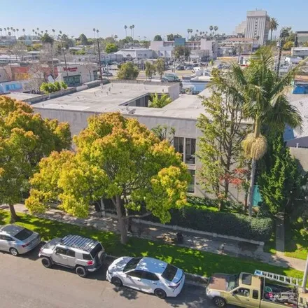 Buy this 28 bed house on Sun Acupressure in Lincoln Court, Santa Monica