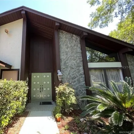 Buy this 3 bed house on 16 Boxelder Ct in Homosassa, Florida