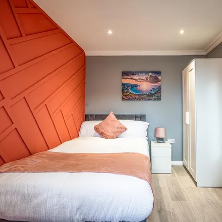Rent this 1 bed room on Dencourt Crescent in Vange, SS14 1SP