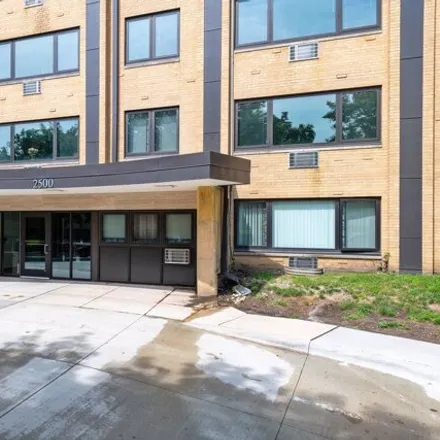 Buy this 2 bed condo on 2500 West 25th Street in Minneapolis, MN 55405