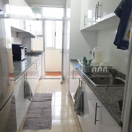 Rent this 7 bed apartment on R. Campo Alegre in Rua do Bom Sucesso, 4150-150 Porto