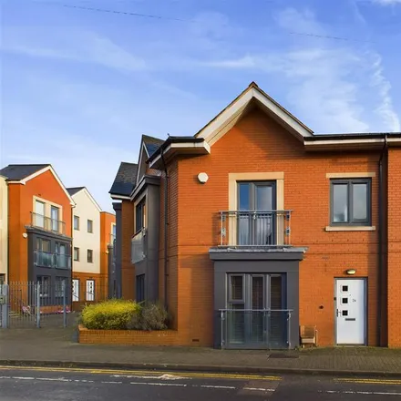 Rent this 2 bed townhouse on 2H Greenfield Road in Harborne, B17 0ES