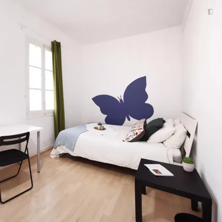 Rent this 8 bed room on Arapiles in Calle de Fernández de los Ríos, 28015 Madrid