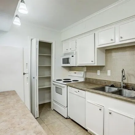 Image 7 - 11540 Chimney Rock Rd Apt 122, Houston, Texas, 77035 - Townhouse for rent