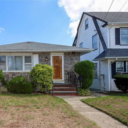Buy this 3 bed house on 302 Nassau Boulevard in Village of Mineola, NY 11501