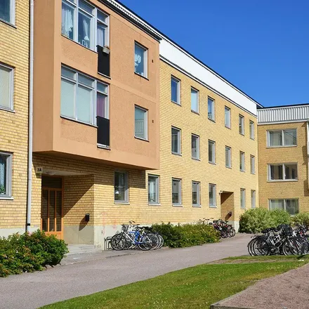 Rent this 3 bed apartment on Jarlavägen in 802 86 Gävle, Sweden