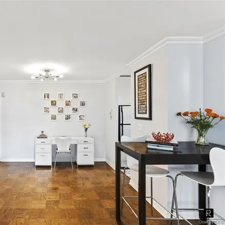 Image 3 - The Brevard, 245 East 54th Street, New York, NY 10022, USA - Condo for sale