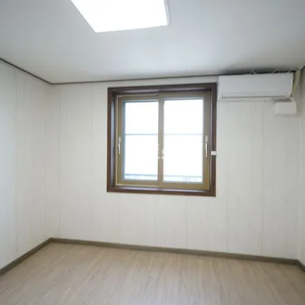 Rent this 2 bed apartment on 서울특별시 송파구 석촌동 10-5