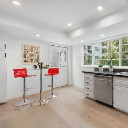 Image 6 - Bristol Farms, North Doheny Drive, West Hollywood, CA 90069, USA - Condo for sale