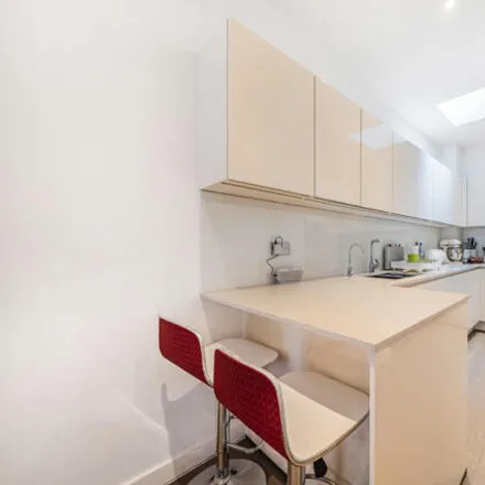 Image 3 - Wallace Court (1-27), Tizzard Grove, London, SE3 9BW, United Kingdom - Townhouse for sale