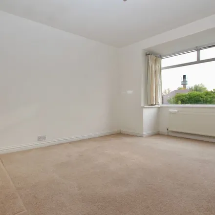 Image 3 - Lenelby Road, London, KT6 7BH, United Kingdom - Apartment for rent