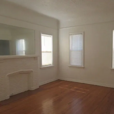 Rent this 1 bed house on 2534 Vineyard Avenue in Los Angeles, CA 90016