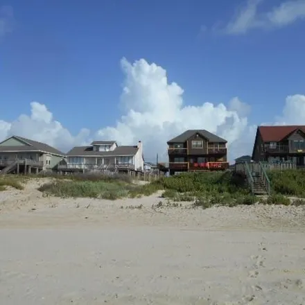 Image 2 - 4400 Stanek Drive, Surfside Beach, Brazoria County, TX 77541, USA - House for sale