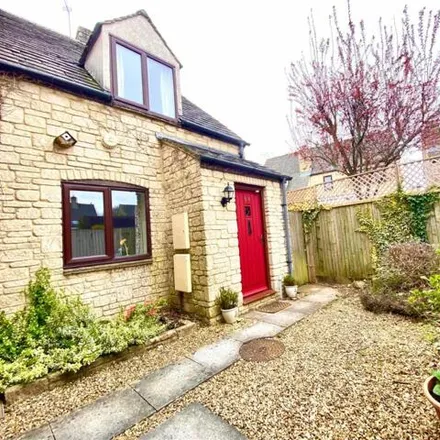 Buy this 2 bed duplex on Idbury Close in Witney, OX28 5FE