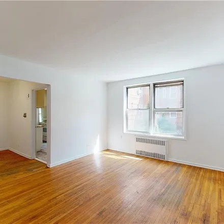 Image 3 - 2531 East 7th Street, New York, NY 11235, USA - Condo for sale