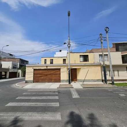 Buy this 5 bed house on Calle Ernesto Cárdenas 130 in Santiago de Surco, Lima Metropolitan Area 15039