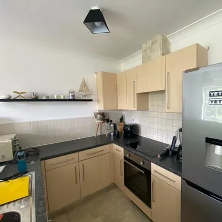 Image 3 - QUEENS PK, Silchester Drive, Manchester, M40 8NS, United Kingdom - Apartment for sale