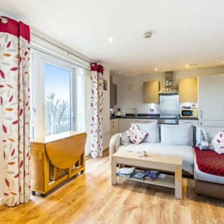 Image 2 - Titley Close, Chingford, Essex, E4 8pl - Apartment for sale